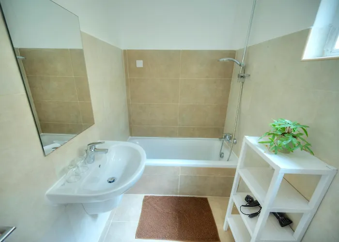 Spacious, Cozy 2bedroom Near Seafront Mkim1-1 *